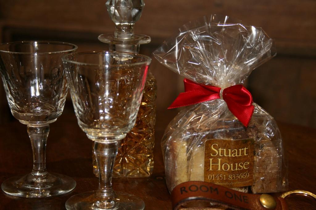 Stuart House Boutique Bedrooms Stow-on-the-Wold ภายนอก รูปภาพ